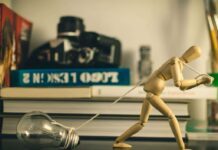 アナタの手を引いてくれるのは、誰? アナタの手を引いてくれるのは、誰?