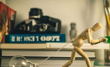 アナタの手を引いてくれるのは、誰? アナタの手を引いてくれるのは、誰?