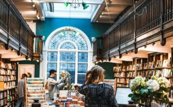 紙をめくることは、少なくなりましたね 紙をめくることは、少なくなりましたね